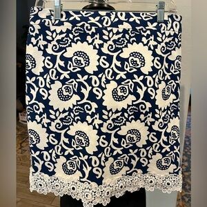 Talbots size 6 navy and white cotton blend lace hem skirt- office, date night